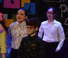 Foto de la galería: El musical Matilda, hecho por chicos posadeños, deslumbró en Encarnación