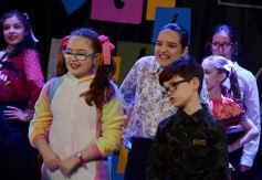 Foto de la galería: El musical Matilda, hecho por chicos posadeños, deslumbró en Encarnación