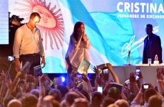 Foto de la galería: Ante una multitud, Cristina presentó su libro en Posadas