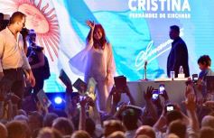Foto de la galería: Ante una multitud, Cristina presentó su libro en Posadas