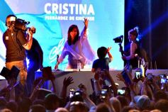 Foto de la galería: Ante una multitud, Cristina presentó su libro en Posadas