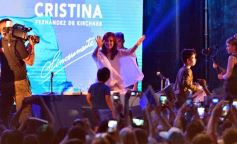 Foto de la galería: Ante una multitud, Cristina presentó su libro en Posadas