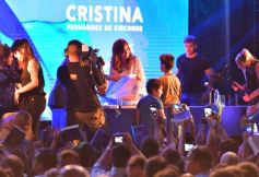 Foto de la galería: Ante una multitud, Cristina presentó su libro en Posadas