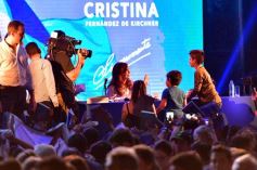 Foto de la galería: Ante una multitud, Cristina presentó su libro en Posadas