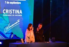 Foto de la galería: Ante una multitud, Cristina presentó su libro en Posadas