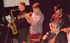 Foto de la galería: Diente de Leche homenajeó a Leo Dan con un gran recital