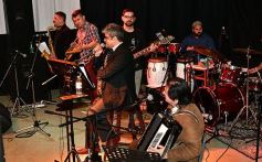 Foto de la galería: Diente de Leche homenajeó a Leo Dan con un gran recital