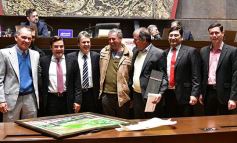 Foto de la galería: Ovación en la Legislatura para los campeones misioneros de la Copa Robótica 2019