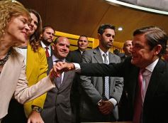 Foto de la galería: Ovación en la Legislatura para los campeones misioneros de la Copa Robótica 2019