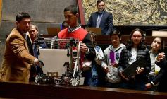 Foto de la galería: Ovación en la Legislatura para los campeones misioneros de la Copa Robótica 2019