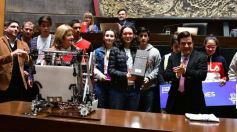 Foto de la galería: Ovación en la Legislatura para los campeones misioneros de la Copa Robótica 2019