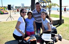 Foto de la galería: Postales de una tarde soleada: empezó en la bahía El Brete la Semana del Farmacéutico
