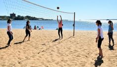 Foto de la galería: Postales de una tarde soleada: empezó en la bahía El Brete la Semana del Farmacéutico