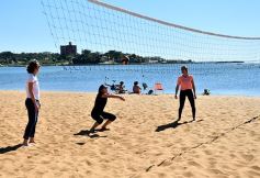 Foto de la galería: Postales de una tarde soleada: empezó en la bahía El Brete la Semana del Farmacéutico