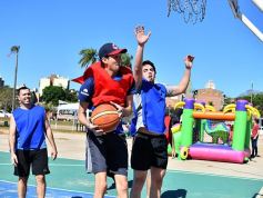 Foto de la galería: Postales de una tarde soleada: empezó en la bahía El Brete la Semana del Farmacéutico