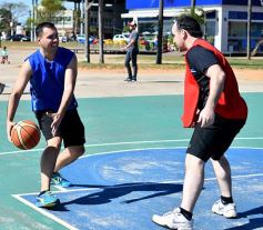Foto de la galería: Postales de una tarde soleada: empezó en la bahía El Brete la Semana del Farmacéutico