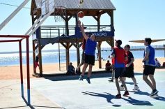 Foto de la galería: Postales de una tarde soleada: empezó en la bahía El Brete la Semana del Farmacéutico