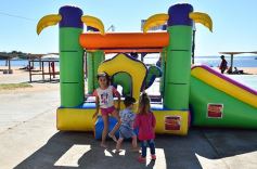 Foto de la galería: Postales de una tarde soleada: empezó en la bahía El Brete la Semana del Farmacéutico