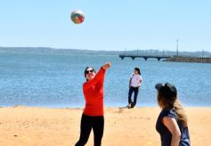 Foto de la galería: Postales de una tarde soleada: empezó en la bahía El Brete la Semana del Farmacéutico