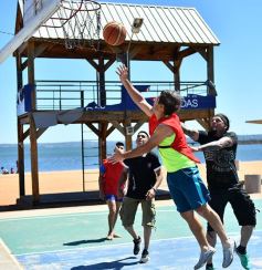 Foto de la galería: Postales de una tarde soleada: empezó en la bahía El Brete la Semana del Farmacéutico