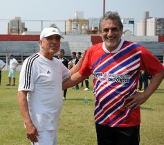 Foto de la galería: Glorias de Guaraní y de Iguazú jugaron un partido en Villa Sarita