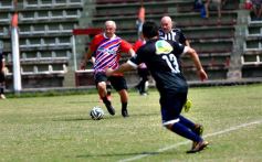 Foto de la galería: Glorias de Guaraní y de Iguazú jugaron un partido en Villa Sarita