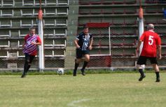 Foto de la galería: Glorias de Guaraní y de Iguazú jugaron un partido en Villa Sarita