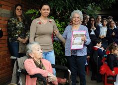 Foto de la galería: Sorpresa y mimos para los docentes en el Colegio del Carmen