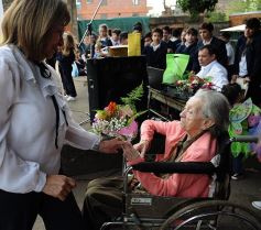 Foto de la galería: Sorpresa y mimos para los docentes en el Colegio del Carmen