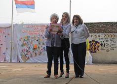 Foto de la galería: Sorpresa y mimos para los docentes en el Colegio del Carmen