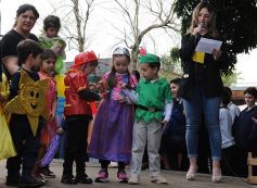 Foto de la galería: Sorpresa y mimos para los docentes en el Colegio del Carmen