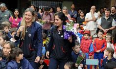 Foto de la galería: Sorpresa y mimos para los docentes en el Colegio del Carmen