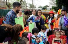Foto de la galería: Sorpresa y mimos para los docentes en el Colegio del Carmen