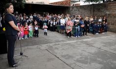 Foto de la galería: Sorpresa y mimos para los docentes en el Colegio del Carmen