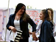 Foto de la galería: Sorpresa y mimos para los docentes en el Colegio del Carmen