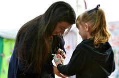 Foto de la galería: Sorpresa y mimos para los docentes en el Colegio del Carmen
