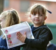 Foto de la galería: Sorpresa y mimos para los docentes en el Colegio del Carmen