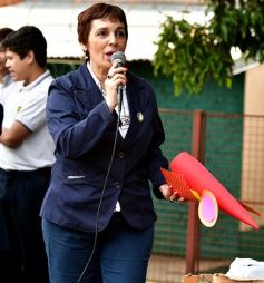 Foto de la galería: Sorpresa y mimos para los docentes en el Colegio del Carmen