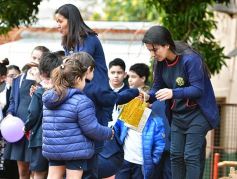 Foto de la galería: Sorpresa y mimos para los docentes en el Colegio del Carmen