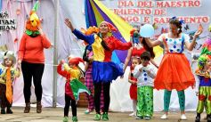Foto de la galería: Sorpresa y mimos para los docentes en el Colegio del Carmen