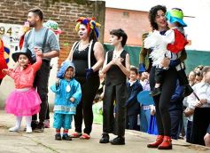 Foto de la galería: Sorpresa y mimos para los docentes en el Colegio del Carmen