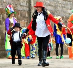 Foto de la galería: Sorpresa y mimos para los docentes en el Colegio del Carmen