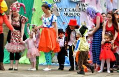Foto de la galería: Sorpresa y mimos para los docentes en el Colegio del Carmen