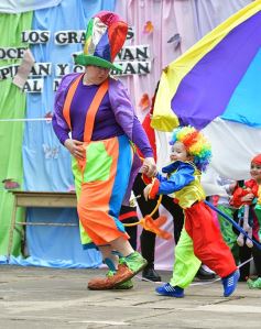 Foto de la galería: Sorpresa y mimos para los docentes en el Colegio del Carmen