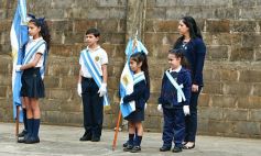 Foto de la galería: Sorpresa y mimos para los docentes en el Colegio del Carmen