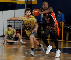 Foto de la galería: La victoria de Mitre ante Cataratas en fotos