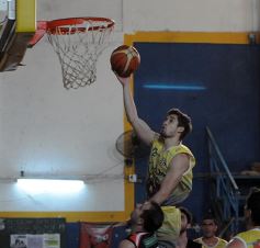 Foto de la galería: La victoria de Mitre ante Cataratas en fotos