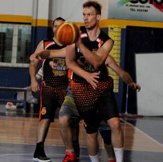 Foto de la galería: La victoria de Mitre ante Cataratas en fotos