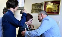 Foto de la galería: Homenaje de la familia farmacéutica a una joven estudiante y colaboradora que falleció hace pocas semanas