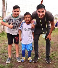 Foto de la galería: Fútbol Infantil: los futuros craks mostraron sus habilidades en la cancha de Brown